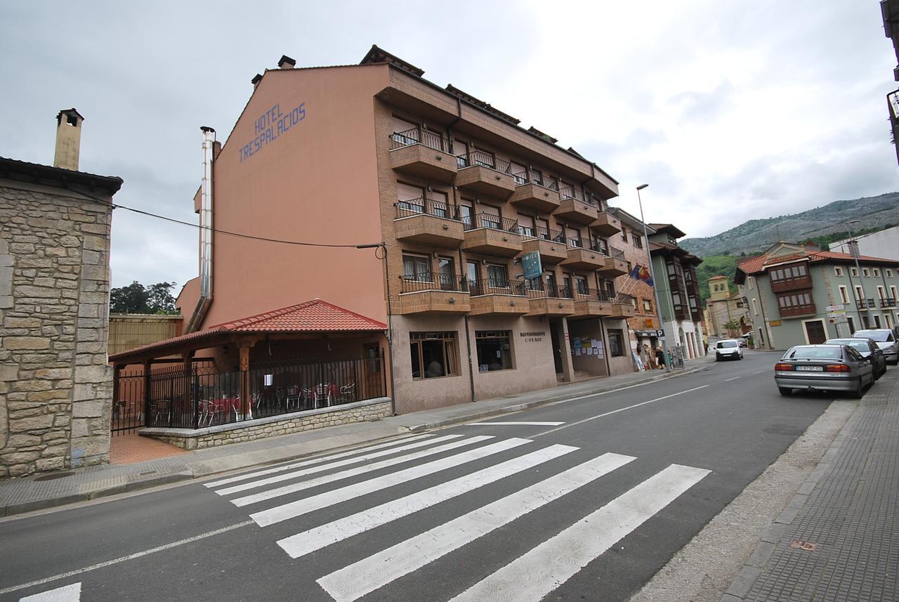 Hotel Trespalacios Panes Exterior foto